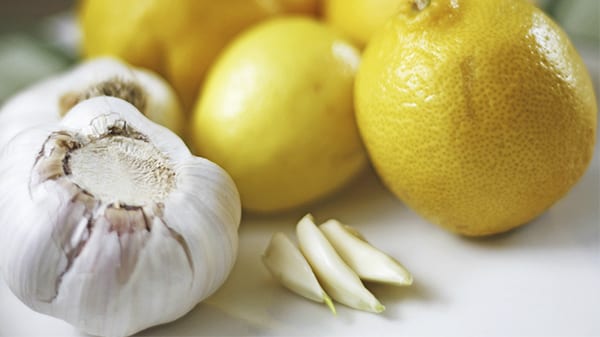 Limone e aglio bollito